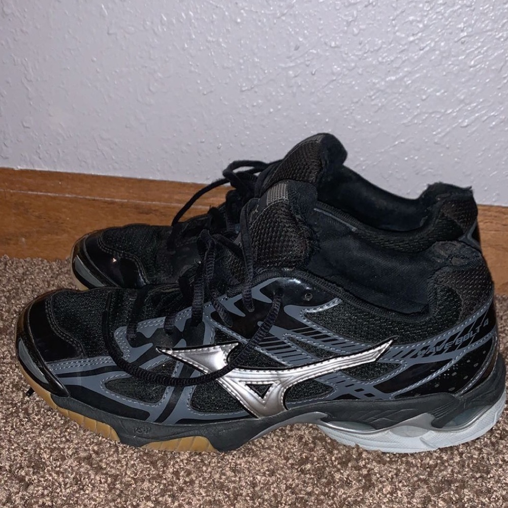 Women’s Black Mizuno Volleyball Shoes